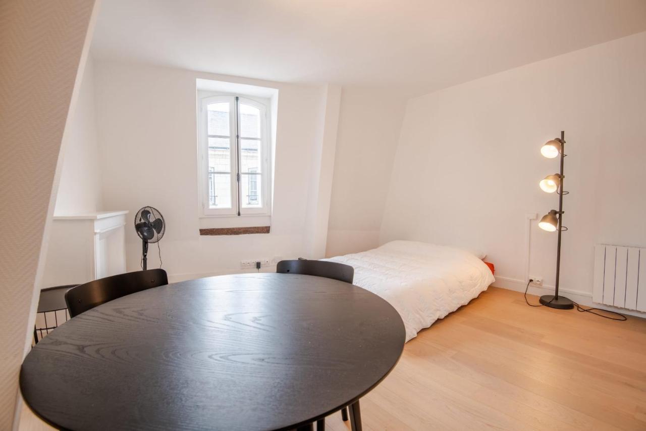Recent Studio A Deux Pas Du Vieux Tours Apartment Exterior foto